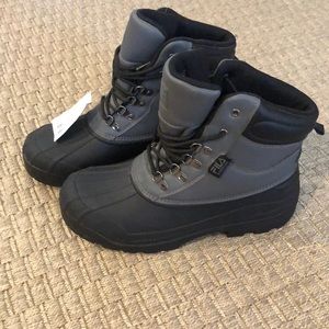 NWT men’s black and grey snow boots